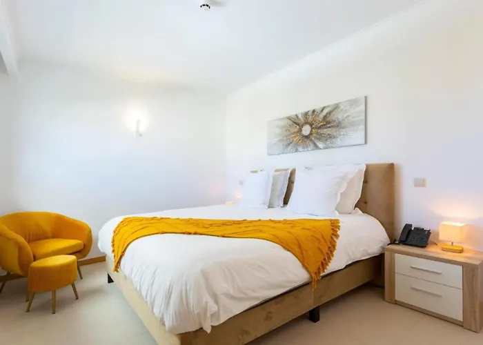 Snazzy Varandas Do Castelo One Bedroom With Sea View Sleeps 2persons Appartement *