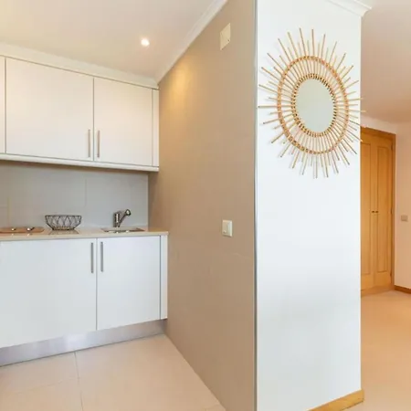아파트 Snazzy Varandas Do Castelo One Bedroom With Sea View Sleeps 2persons 알부페이라