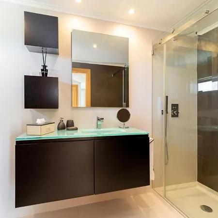 Snazzy Varandas Do Castelo One Bedroom With Sea View Sleeps 2persons 아파트