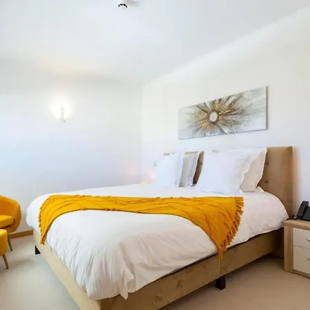 Snazzy Varandas Do Castelo One Bedroom With Sea View Sleeps 2persons 아파트 *