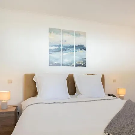 Snazzy Varandas Do Castelo One Bedroom With Sea View Sleeps 2persons 아파트