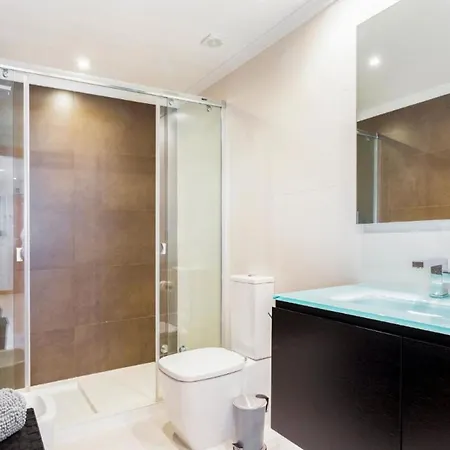 Snazzy Varandas Do Castelo One Bedroom With Sea View Sleeps 2persons 아파트 *